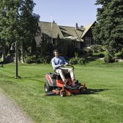 Zakup kosiarki o zerowym promieniu skrętu